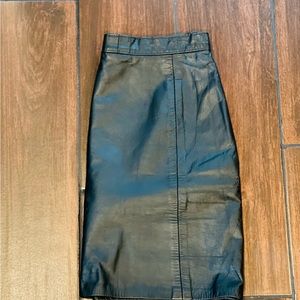VINTAGE CUIR CLASSIQUE POUR FEMME Women's  genuine Leather Skirt made in U.S.A.